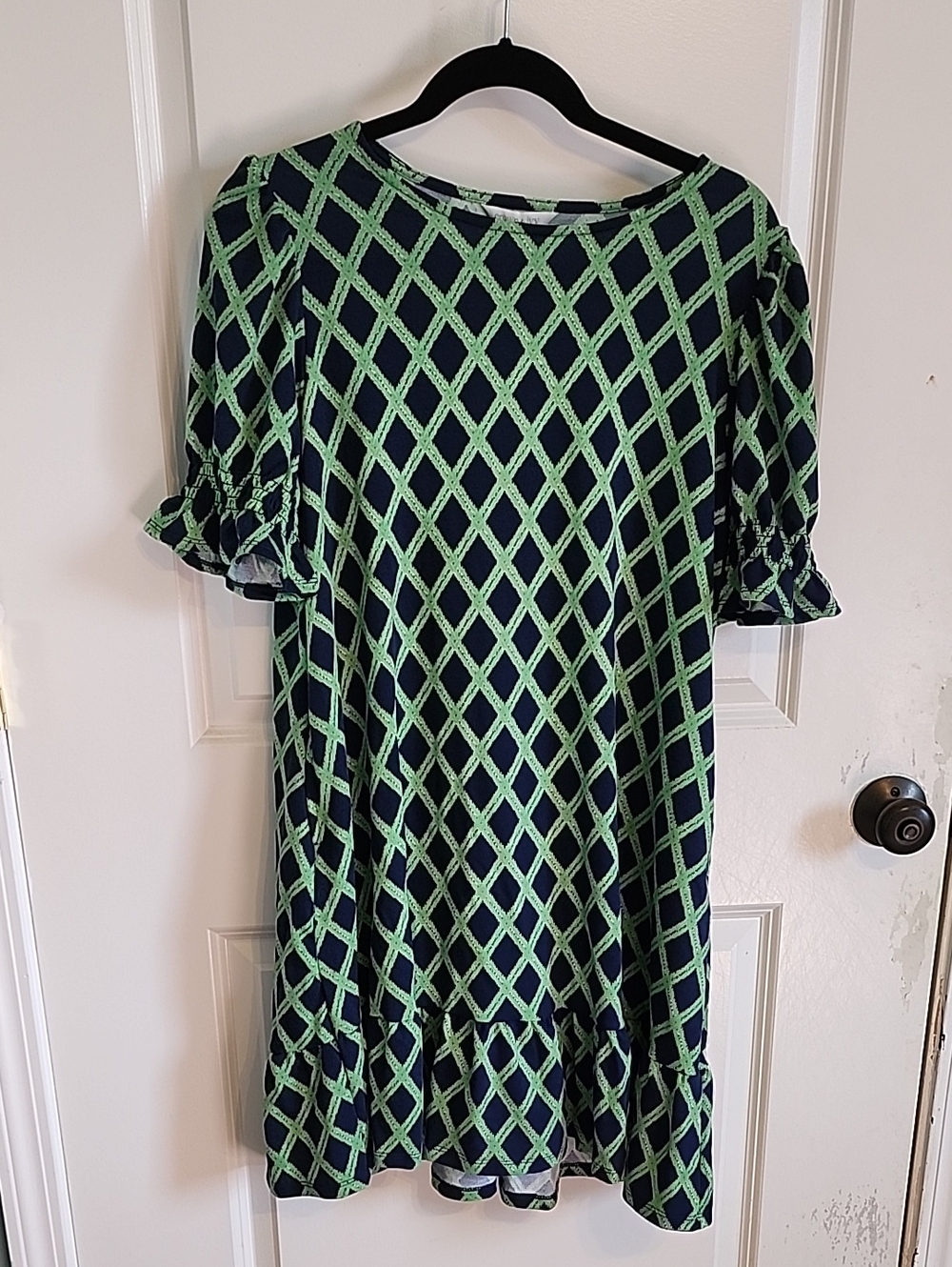 crown & ivy Navy and Green Diamond-Print Ruffle Sleeve Tank Top
